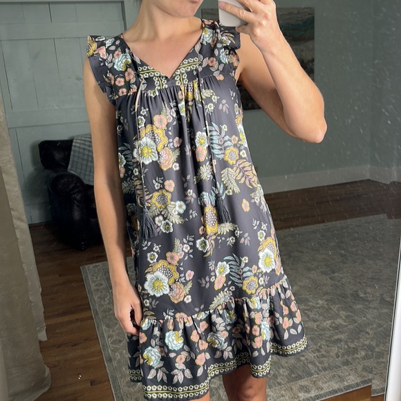 LOFT Dresses & Skirts - NWOT LOFT gray floral mini dress with ruffle hem and flutter sleeves, tassel tie